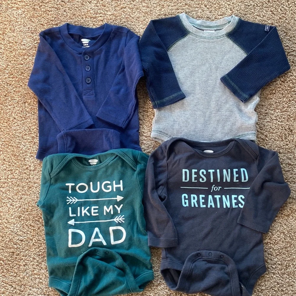 6-12 month Gap/Old Navy bundle.  2 pants/6 onesies/1 Christmas pj set/Dear Santa